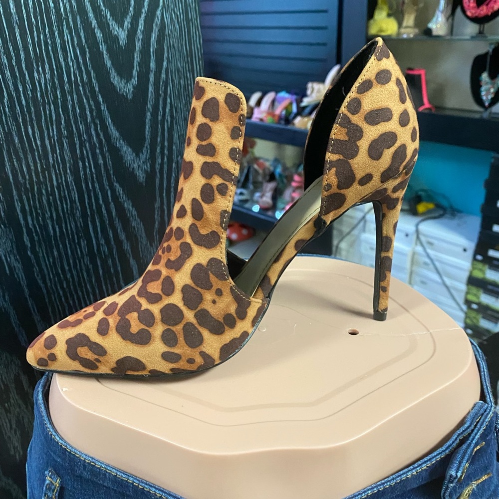 NEW leapard print, thin heel, tan inside - Picture 3 of 4
